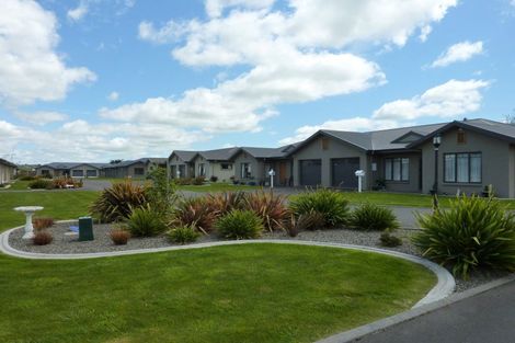 Photo of property in Woodlands Villas, 17a Sherwill Street East, Feilding, 4702