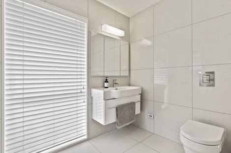 Photo of property in 13 Te Hoe Grove, Pinehill, Auckland, 0632