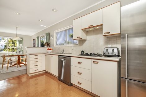 Photo of property in 9 Seakens Way, Glen Eden, Auckland, 0602
