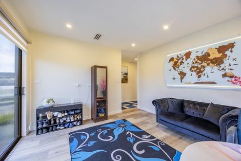 Photo of property in 16 Cara Avenue, Kumeu, 0810