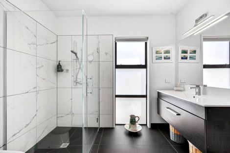 Photo of property in 5 James Kidd Place, Greytown, 5712