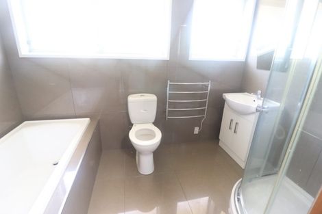 Photo of property in 35a Wade River Road, Stanmore Bay, Whangaparaoa, 0932