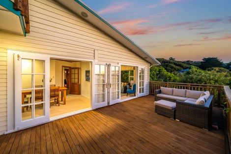 Photo of property in 11 Reserve Road, Plimmerton, Porirua, 5026