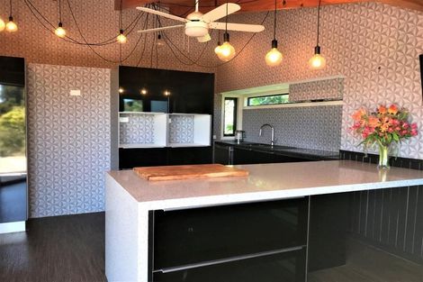 Photo of property in 16 Ridge Lane, New Plymouth, 4310