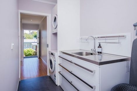 Photo of property in 3 Thuja Street, Green Bay, Auckland, 0604