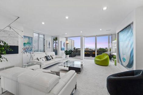 Photo of property in 10a Eastcliffe Road, Castor Bay, Auckland, 0620