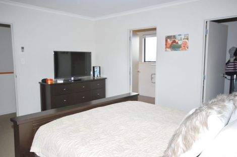 Photo of property in 22 Greenbough Lane, Greenhithe, Auckland, 0632