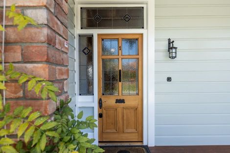 Photo of property in 1 Roslyn Road, Bluff Hill, Napier, 4110