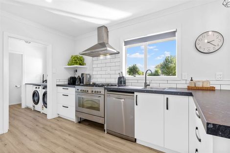 Photo of property in 7 Pinehurst Crescent, Russley, Christchurch, 8042