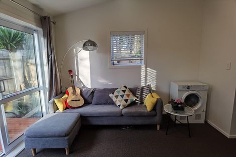 Photo of property in 3/30 John Jennings Drive, Oteha, Auckland, 0632