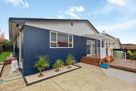 Photo of property in 11c Bamboo Grove, Kelston, Auckland, 0602