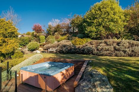 Photo of property in 15 Morrows Mead, Wanaka, 9305