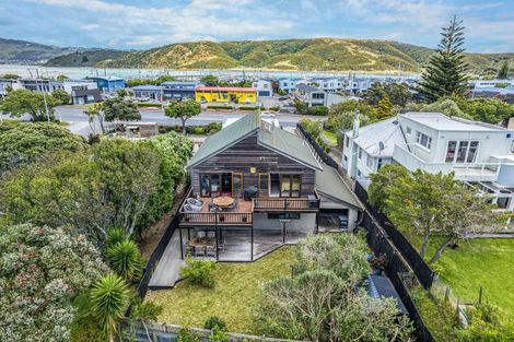 Photo of property in 1/6 Mana Esplanade, Paremata, Porirua, 5026