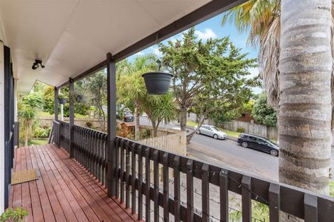 Photo of property in 1/70 Totaravale Drive, Totara Vale, Auckland, 0629