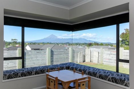 Photo of property in 13 Sandel Rise, Merrilands, New Plymouth, 4312