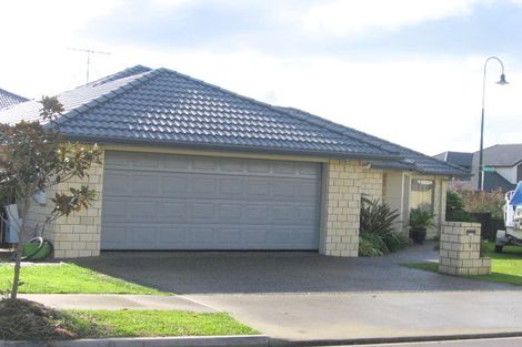 Photo of property in 1 Walter Haddrell Crescent, Flat Bush, Auckland, 2016