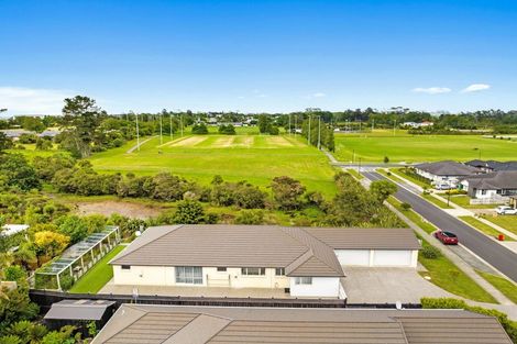 Photo of property in 21 Eric Farley Drive, Kumeu, 0810