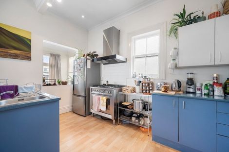 Photo of property in 54 Roxburgh Street, Mount Victoria, Wellington, 6011