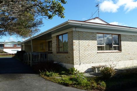 Photo of property in 2/52 Butterworth Drive, Glendene, Auckland, 0602