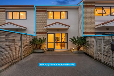 Photo of property in Tuscany Way, 14/3 Ambrico Place, New Lynn, Auckland, 0600