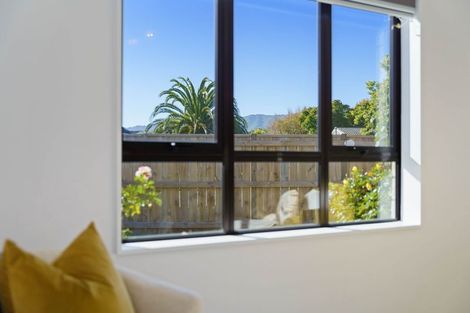 Photo of property in 37 Rosebank Grove, Waikanae, 5036