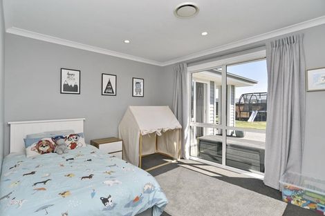 Photo of property in 35 Koura Drive, Rangiora, 7400