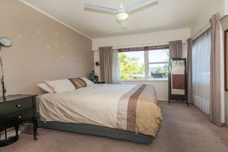 Photo of property in 2 Volkner Grove, Waterloo, Lower Hutt, 5011
