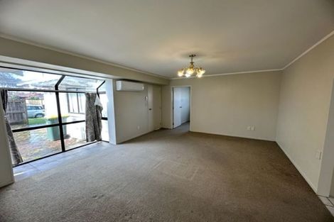 Photo of property in 10 Jillteresa Crescent, Half Moon Bay, Auckland, 2012