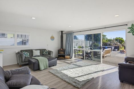 Photo of property in 11 Rodney Avenue, Te Horo Beach, Otaki, 5581
