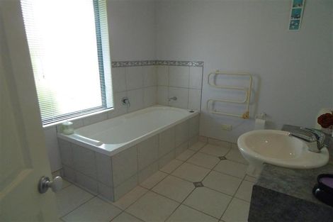 Photo of property in 6 Red Oak Place, Schnapper Rock, Auckland, 0632