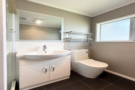 Photo of property in 9 Woodman Place, West Harbour, Auckland, 0618