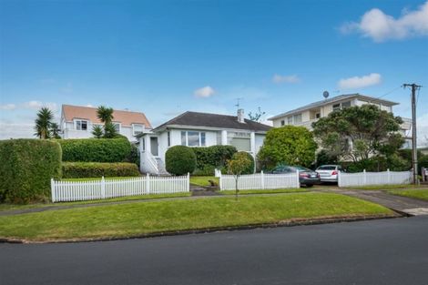 Photo of property in 1/3 Tui Glen Road, Birkenhead, Auckland, 0626