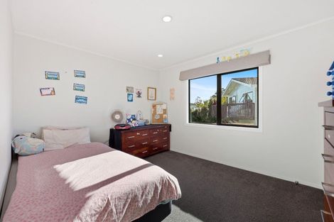Photo of property in 64 Robbies Road, Shelly Park, Auckland, 2014