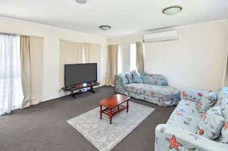 Photo of property in 16 Oreti Place, Clover Park, Auckland, 2019