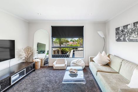 Photo of property in 3 Mansion Court, West Harbour, Auckland, 0618