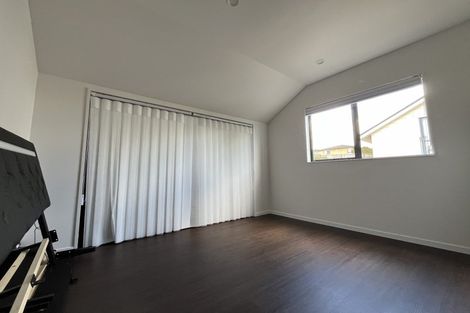 Photo of property in 30 Benchmark Drive, Massey, Auckland, 0614