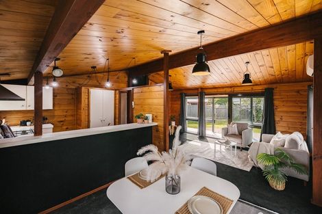 Photo of property in 12 Suzanne Grove, Kelvin Grove, Palmerston North, 4414