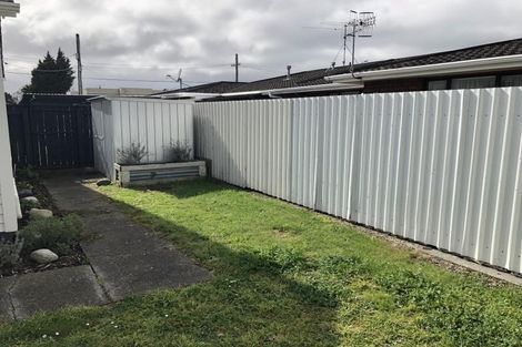 Photo of property in 2/20 Camp Street, Silverstream, Upper Hutt, 5019