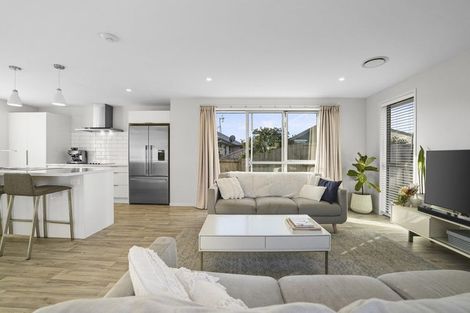 Photo of property in 37 Kahuparere Crescent, Pyes Pa, Tauranga, 3112