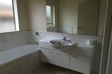 Photo of property in 2 Marlon Lane, East Tamaki, Auckland, 2016