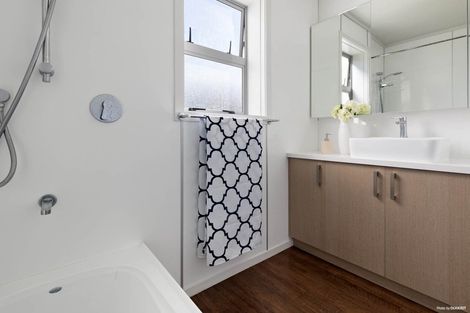 Photo of property in 1/1a Margaret Place, Milford, Auckland, 0620