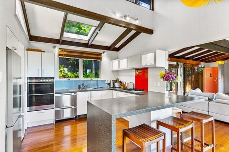 Photo of property in 10 Rangiwai Road, Titirangi, Auckland, 0604