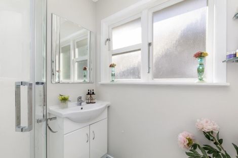 Photo of property in 32 Lowry Crescent, Stokes Valley, Lower Hutt, 5019