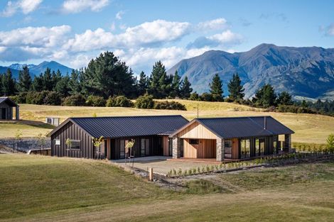 Photo of property in 30 Carrickmore Crescent, Wanaka, 9305