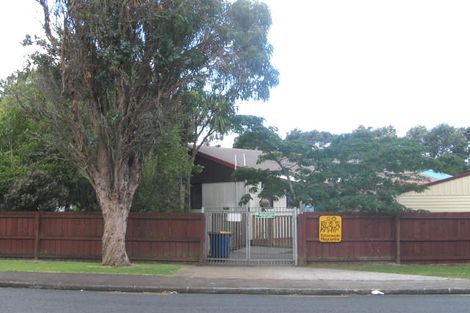 Photo of property in 37 Totaravale Drive, Totara Vale, Auckland, 0629