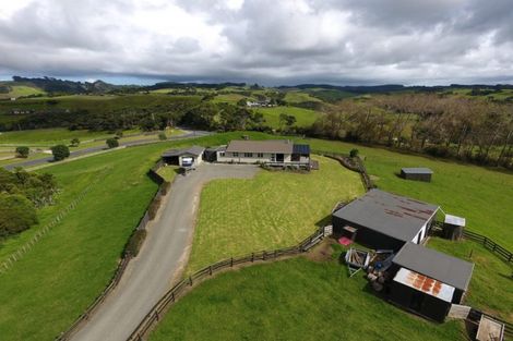 Photo of property in 7 Kaipara Lake Road, South Head, Helensville, 0874