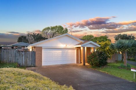 Photo of property in 17 Greenberry Drive, Ranui, Auckland, 0612