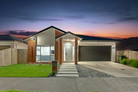 Photo of property in 18 Black Beech Crescent, Takanini, 2110