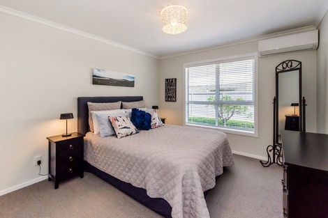 Photo of property in 44 Rewarewa Crescent, Waikanae, 5036