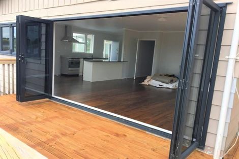 Photo of property in 69a Totara Road, Te Atatu Peninsula, Auckland, 0610